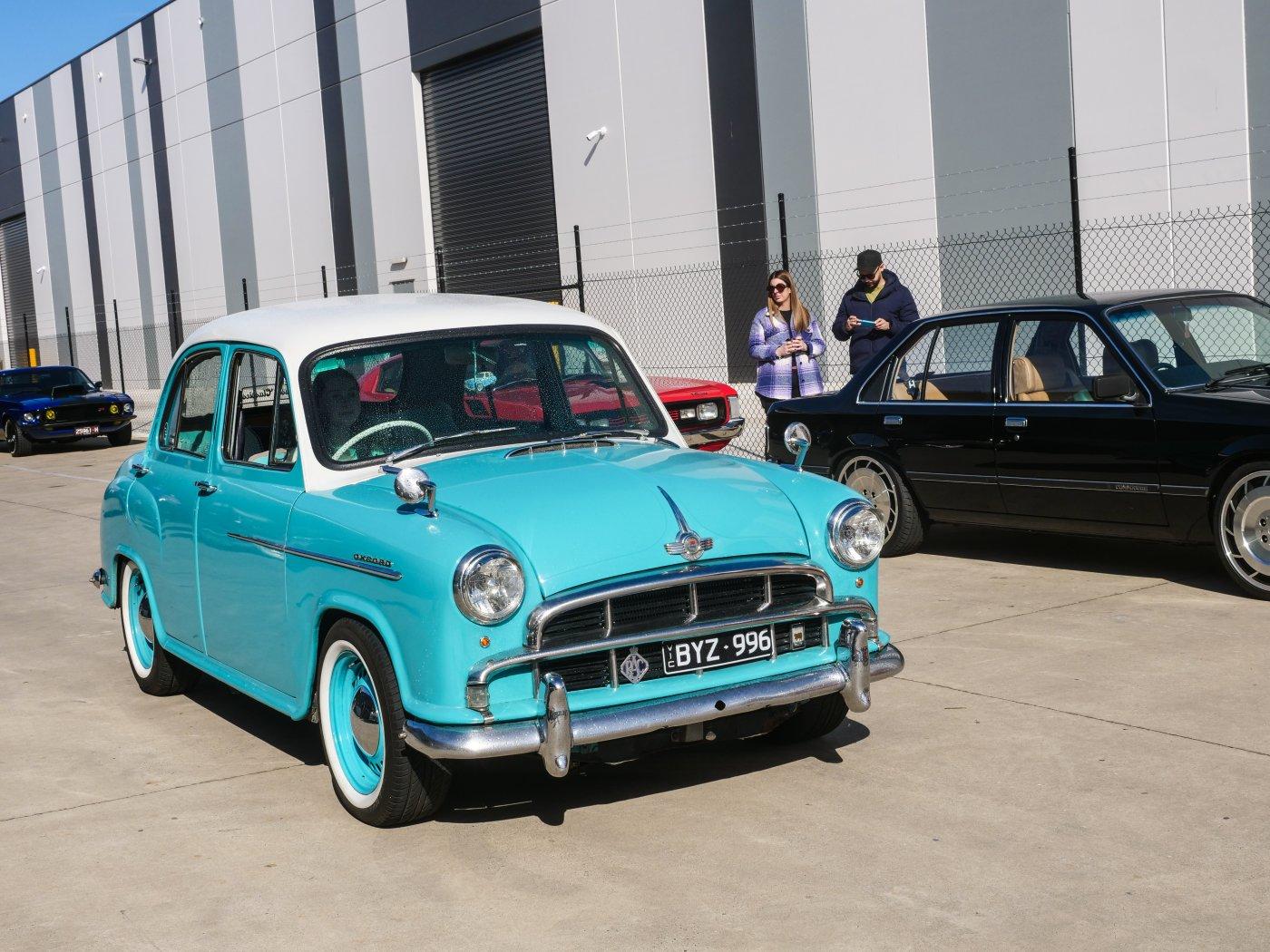 Morris Oxford in blue and white